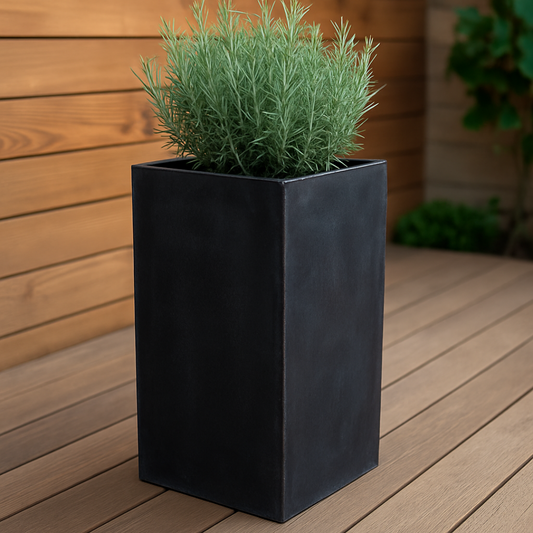 Juodas lauko metalinis vazonas | Steelart