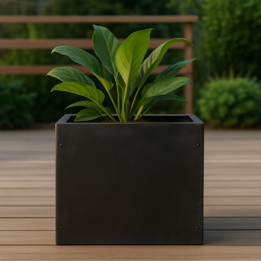 Metalinis lauko vazonas CUBE