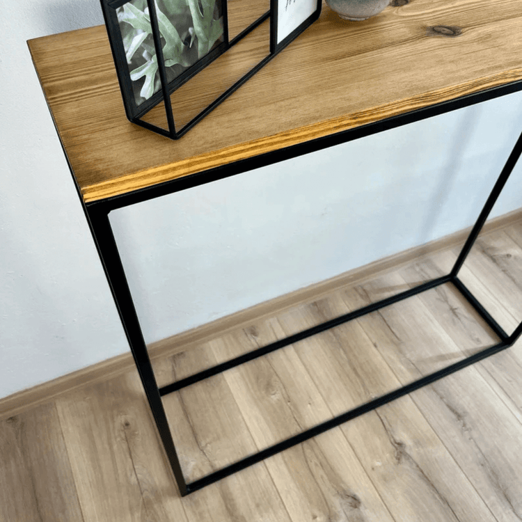 Juoda metalinė konsolė Steelart