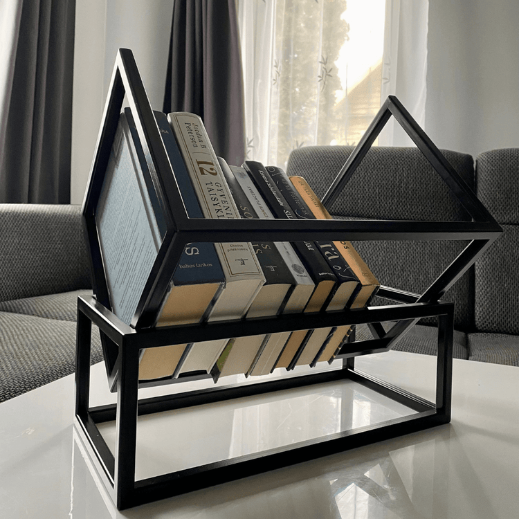 Knygų lentyna PEACE su knygomis